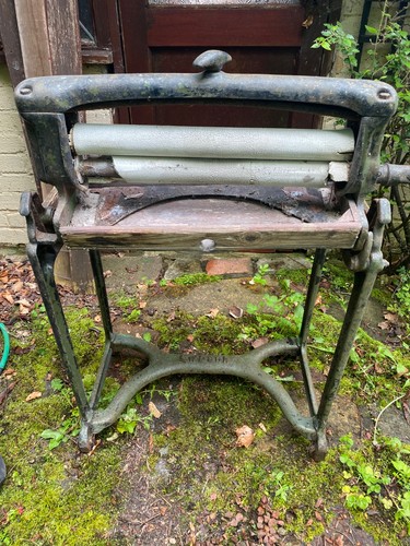 Ewbank cast iron old - cast, mangle
