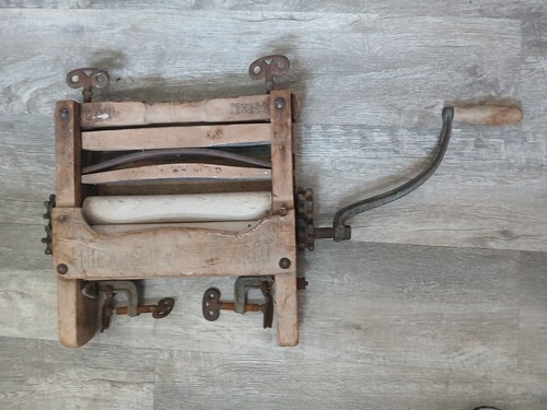 Antique horse shoe - antique,