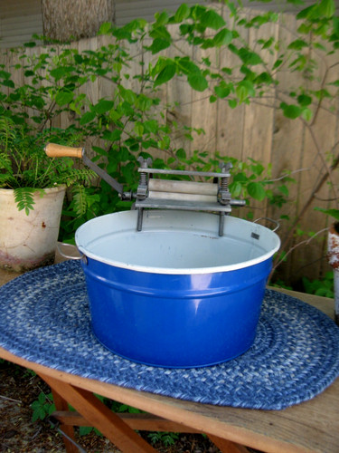 Antique tin toy laundry - antique,